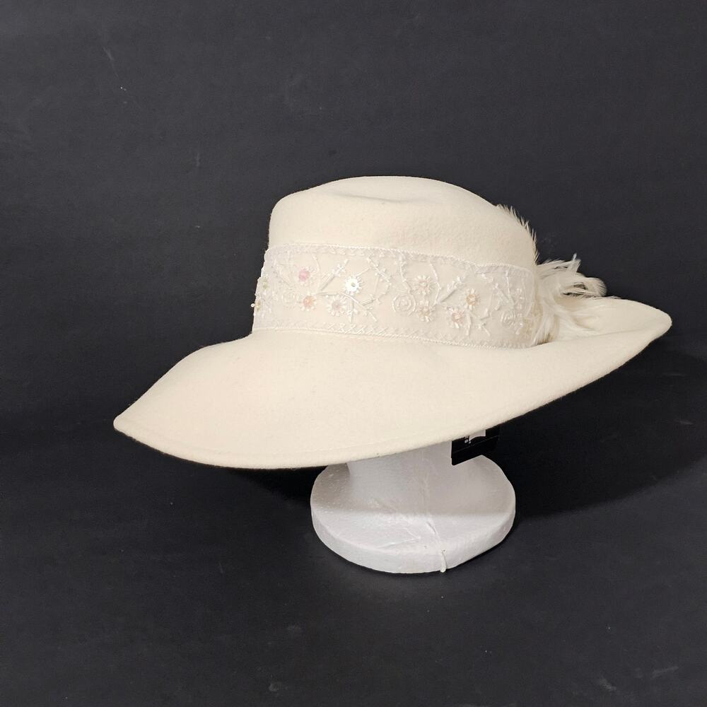 August Accessories Fine Millinery White Hat 100% Wool Size M